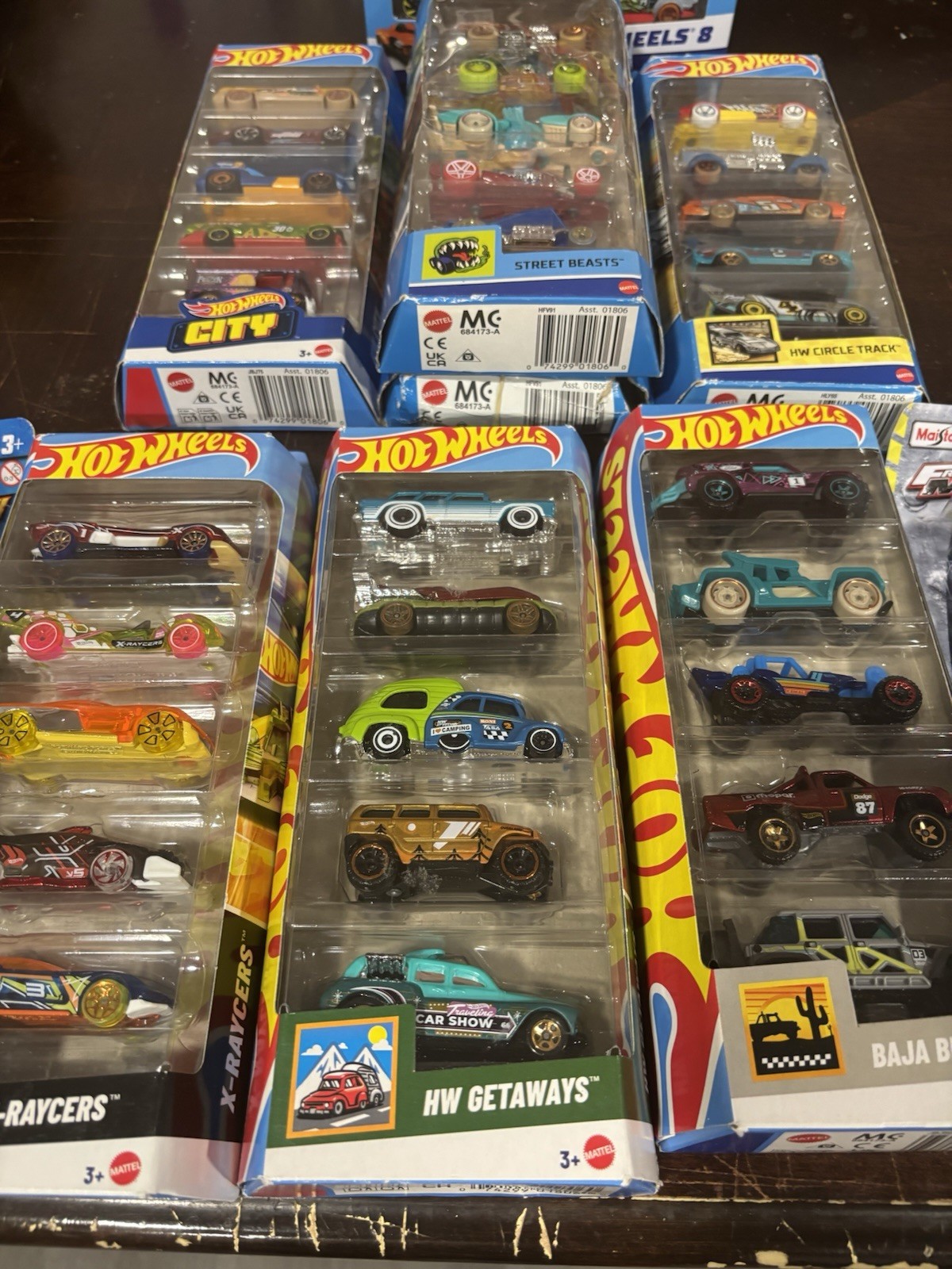 Lot of 7 Hot Wheels 5 Car Gift Packs NEW Plus 2 Maisto 5 Cars- One 8 Cars Pack