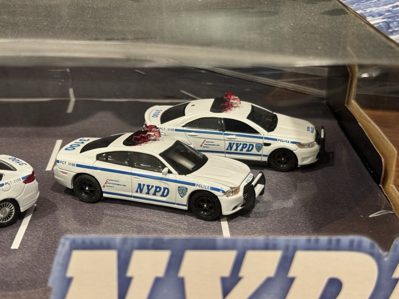 GREENLIGHT 1:64 NYPD 5pack DIORAMAS UNOPENED. Package Not 100% See Pics