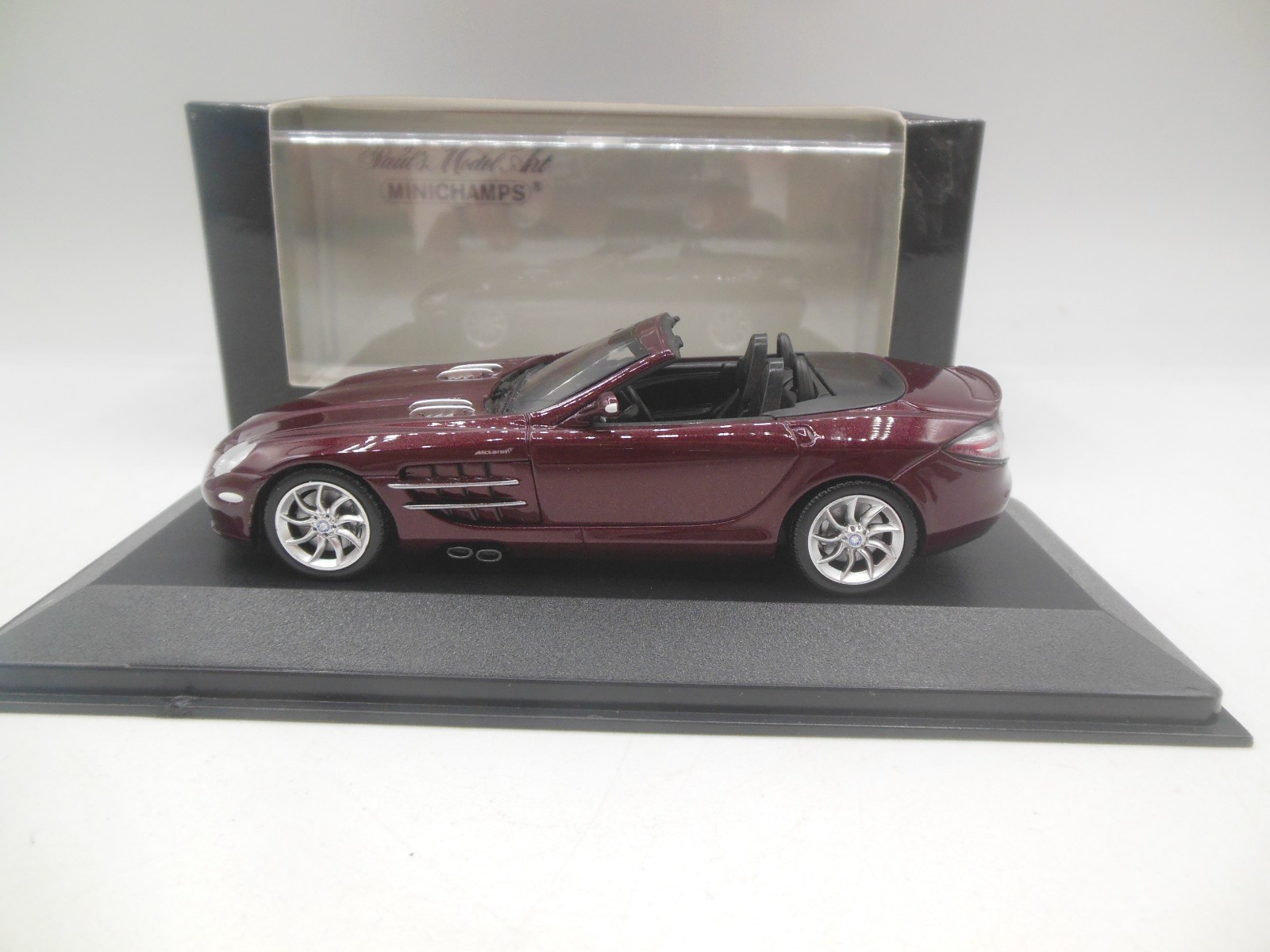 Minichamps 400 037130 2007 Mercedes Benz SLR Mclaren Roadster Red Metallic 1:43