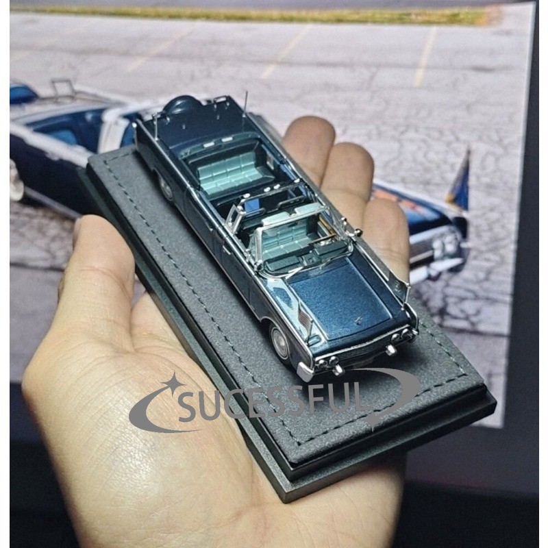 GOC 1/64 Blue Continental X100 HEC Luxury Sedan Diecast Metal Car Sealed
