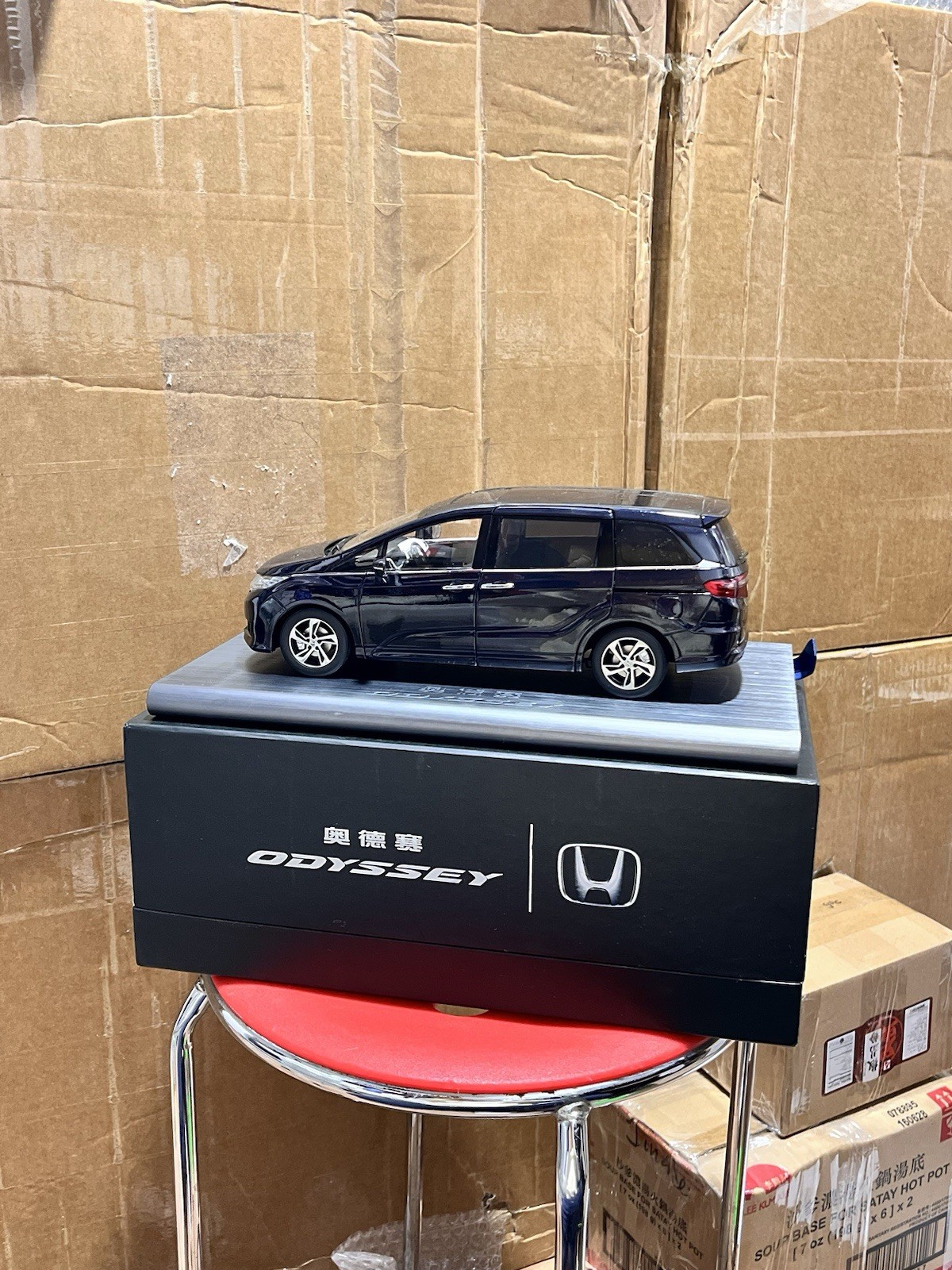 1:18 Scale 2015~2018 Honda Odyssey Obsidian Blue Pearl Diecast Model With Base