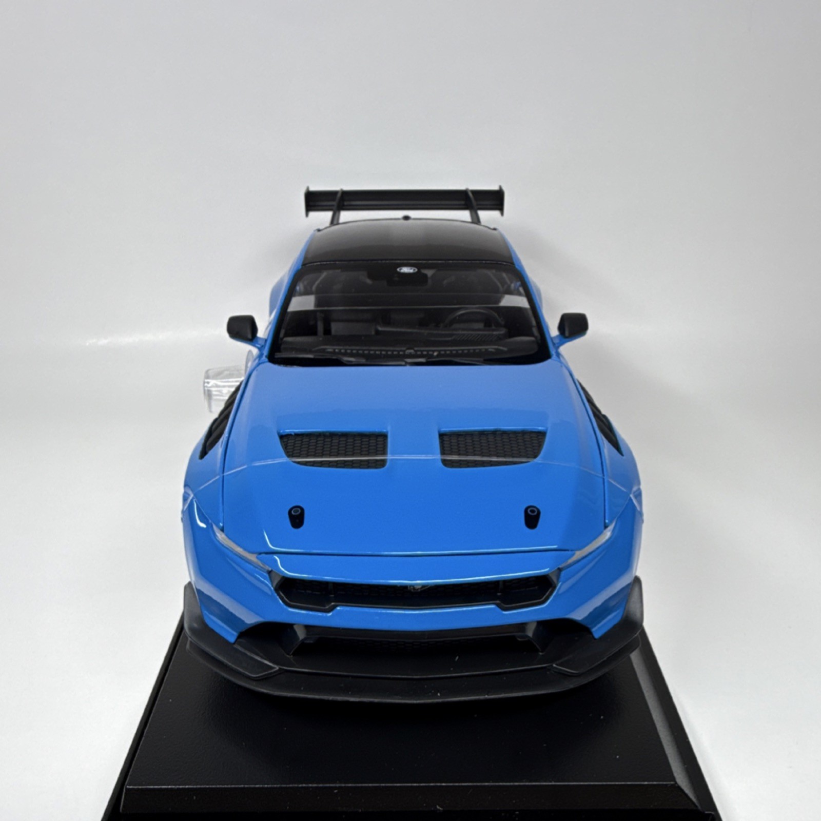 Maisto 1:18 Ford Mustang GTD Diecast Car Blue Black 2025 With Stand
