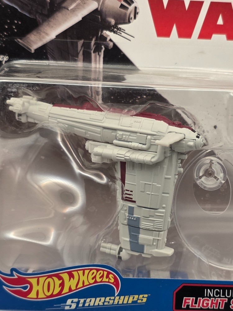 2017 Hot Wheels Star Wars Starships Resistance Bomber (LOT 197)
