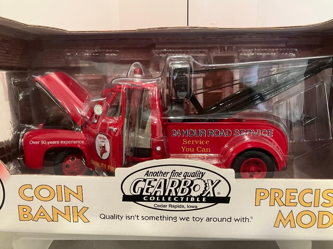 1953 Red Ford F-100 Tow Truck & Coin Bank Die Cast 1:24 Scale ‘Gearbox’ Quality