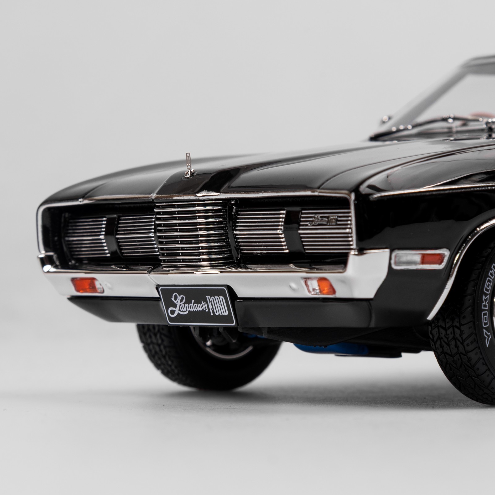 1:18 Authentic Collectables Ford P4 Landau Black Custom, Exclusive Only 240 Made