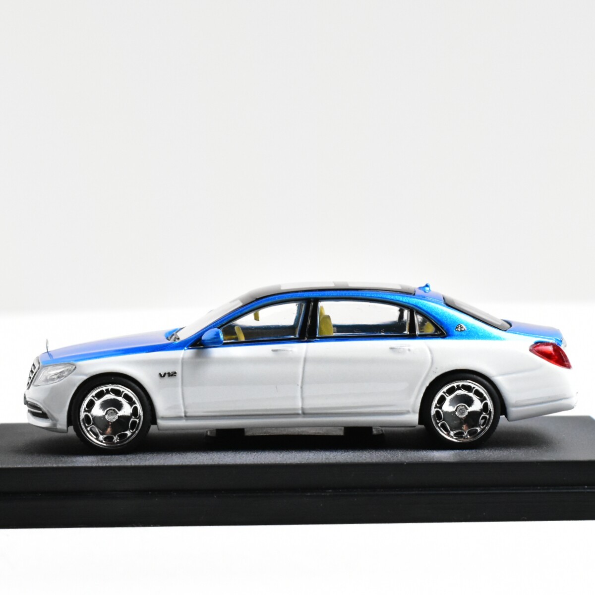 Master 1:64 Blue White S650 V12 Luxury Sedan Sport Model Diecast Metal Car