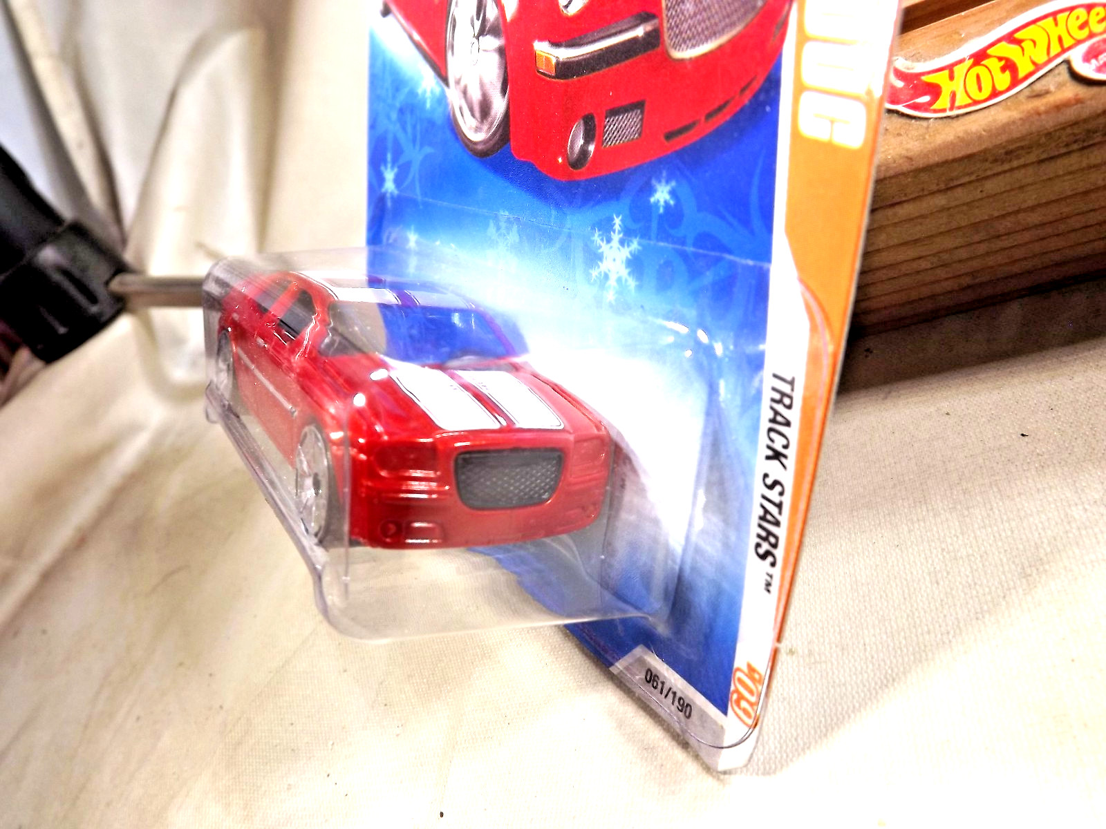 2009 Hot Wheels Snowflake #61 Track Stars 7/12 CHRYSLER 300C HEMI Red w/Bling Sp