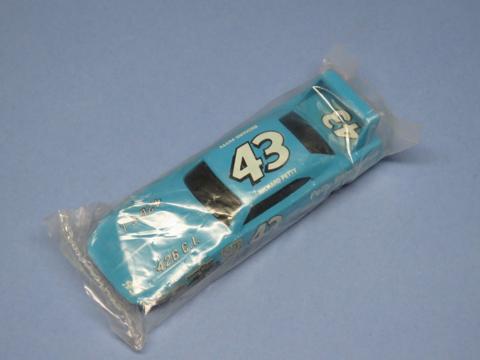 Richard Petty 1970 Plymouth Superbird Nascar 43 1:64 Diecast Sealed Plastic Bag
