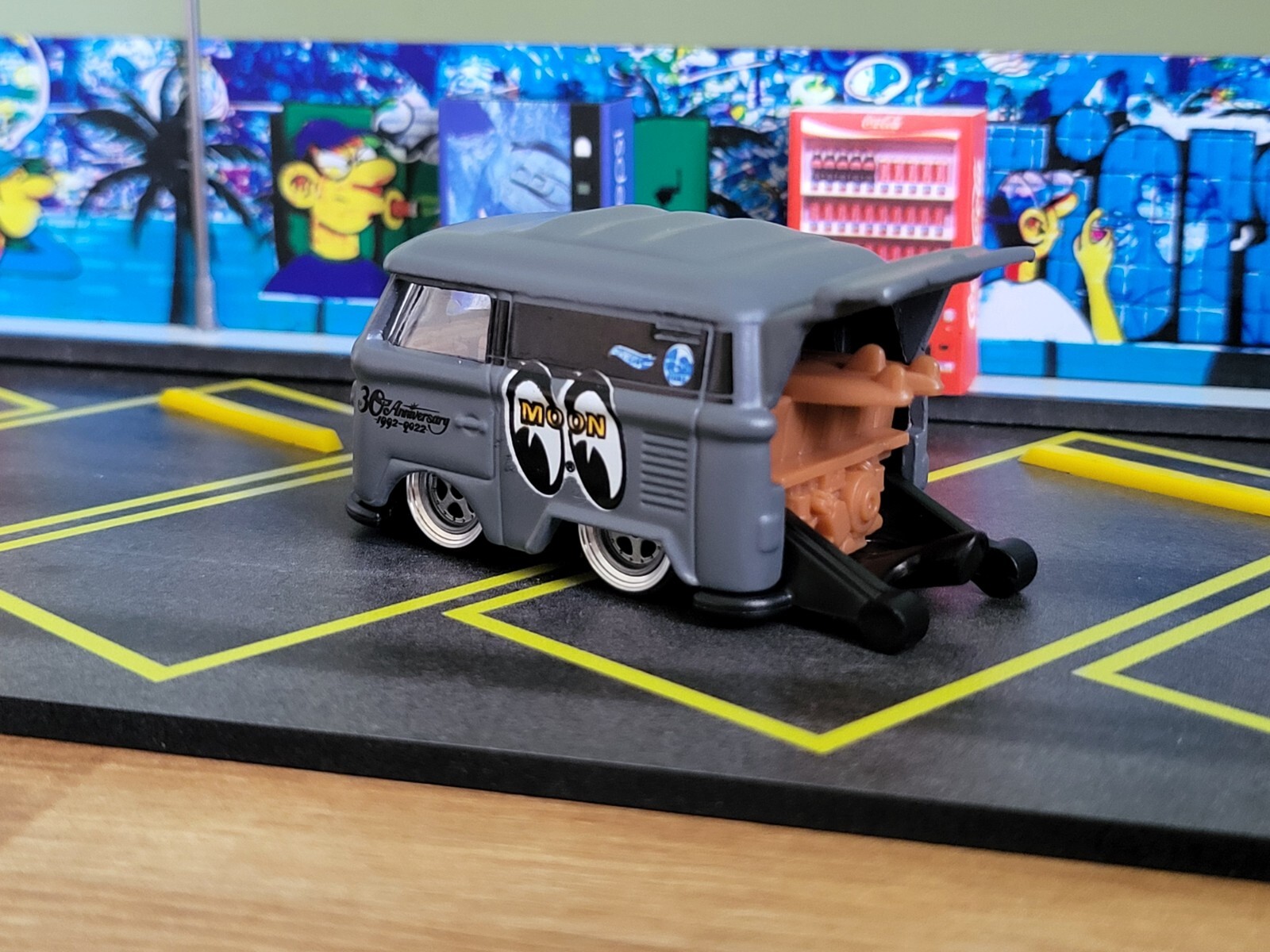 🔥🔥 Hot Wheels Kool Kombi Surf’s Up Moon Eyes Gray 2023 SUPER CUSTOM