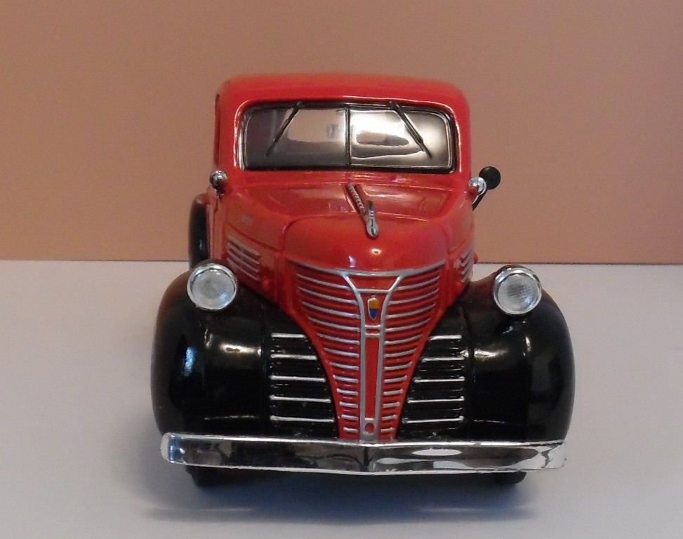 Diecast Red 1941 Plymouth Pickup1/24 Motor Max New