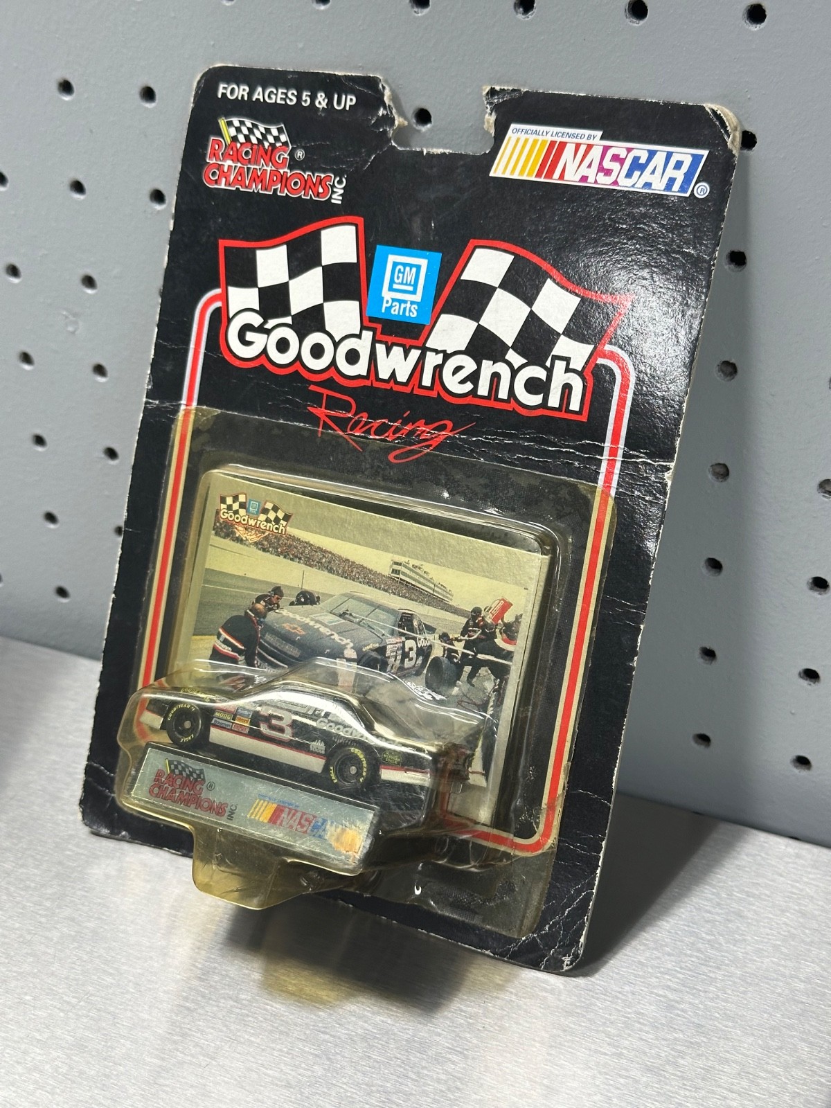 Dale Earnhardt 1/64 NASCAR Die Cast – 1992 GM Goodwrench Racing Chevrolet Lumina