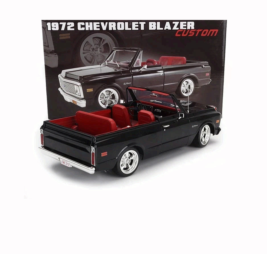 1972 CHEVROLET BLAZER 2WD CUSTOM BLACK & WHITE 1:18 SCALE