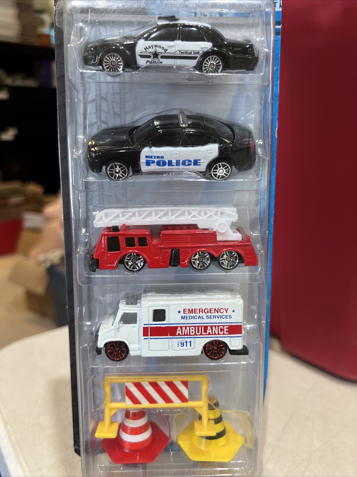 Maisto 2007 Fresh Metal Diecast Vehicle Set – 4 Cars + caution cones