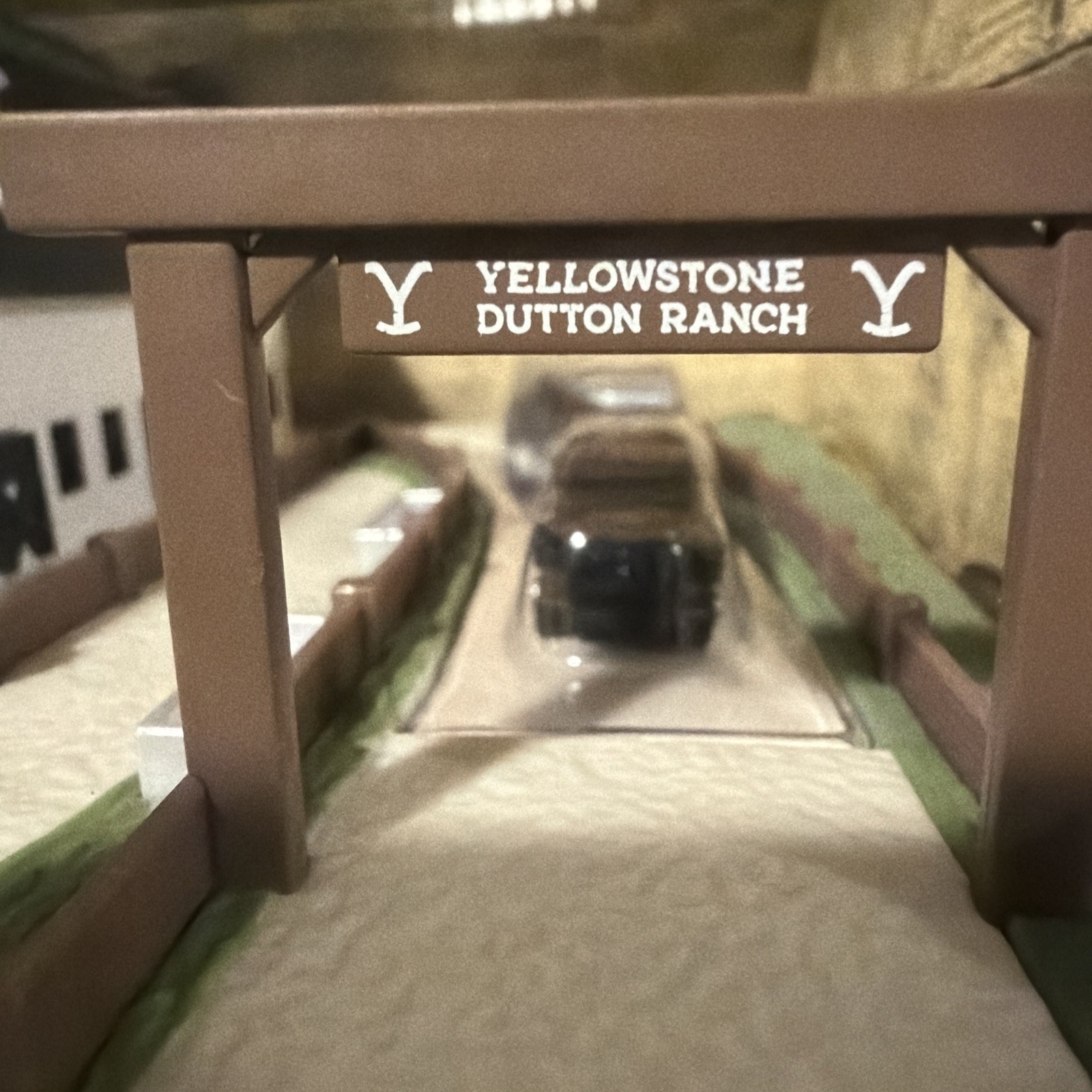 🐴Yellowstone Dutton🌟Ranch Mini Version With Truck Trailer Hollywood Classic
