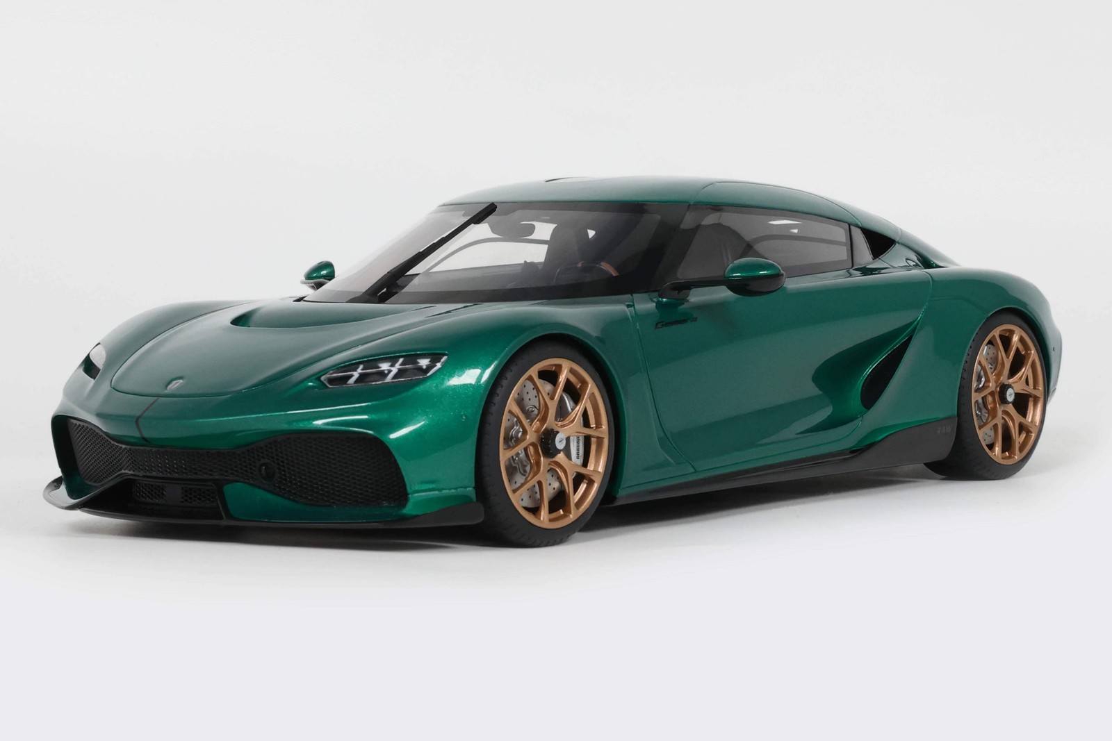 GT Spirit 2024 Koenigsegg Gemera Racing Green w/ Gold Wheels 1:18 GT888