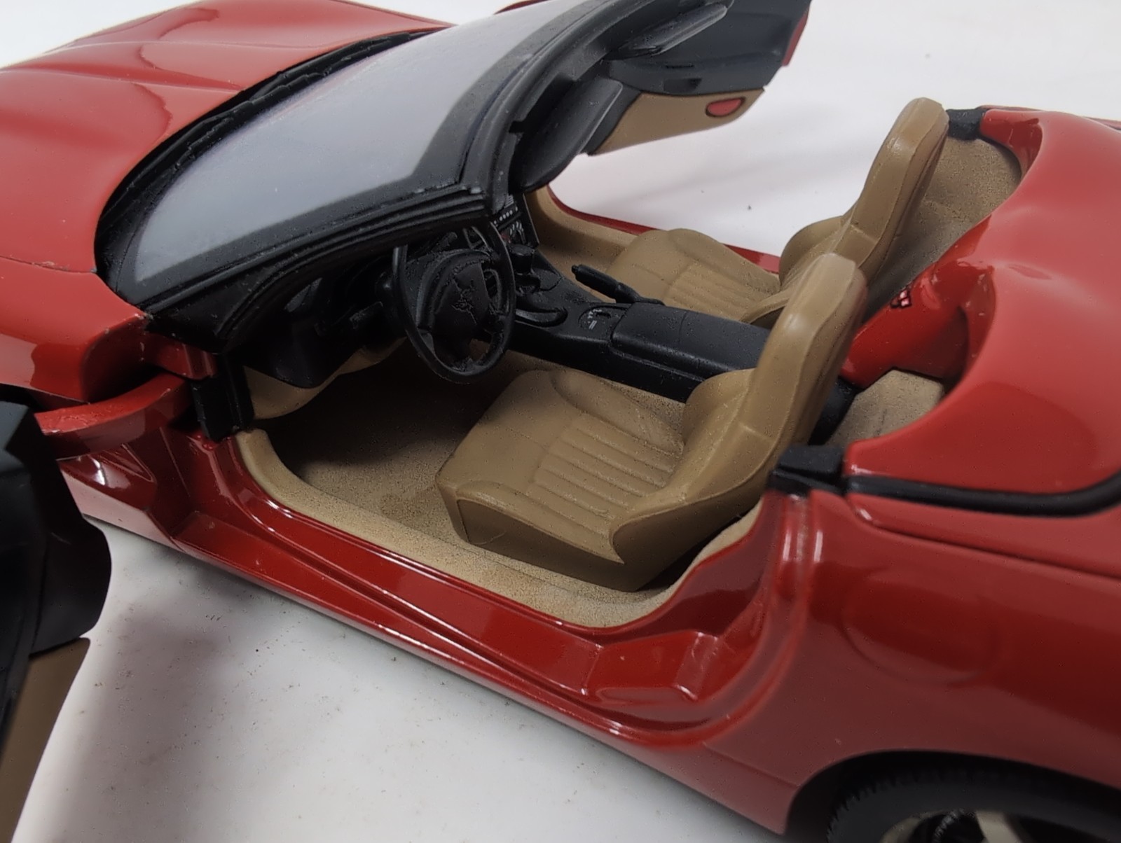 UT Models 1998 Chevrolet Corvette C5 Convertible Red 1:18 Diecast See Descrip.