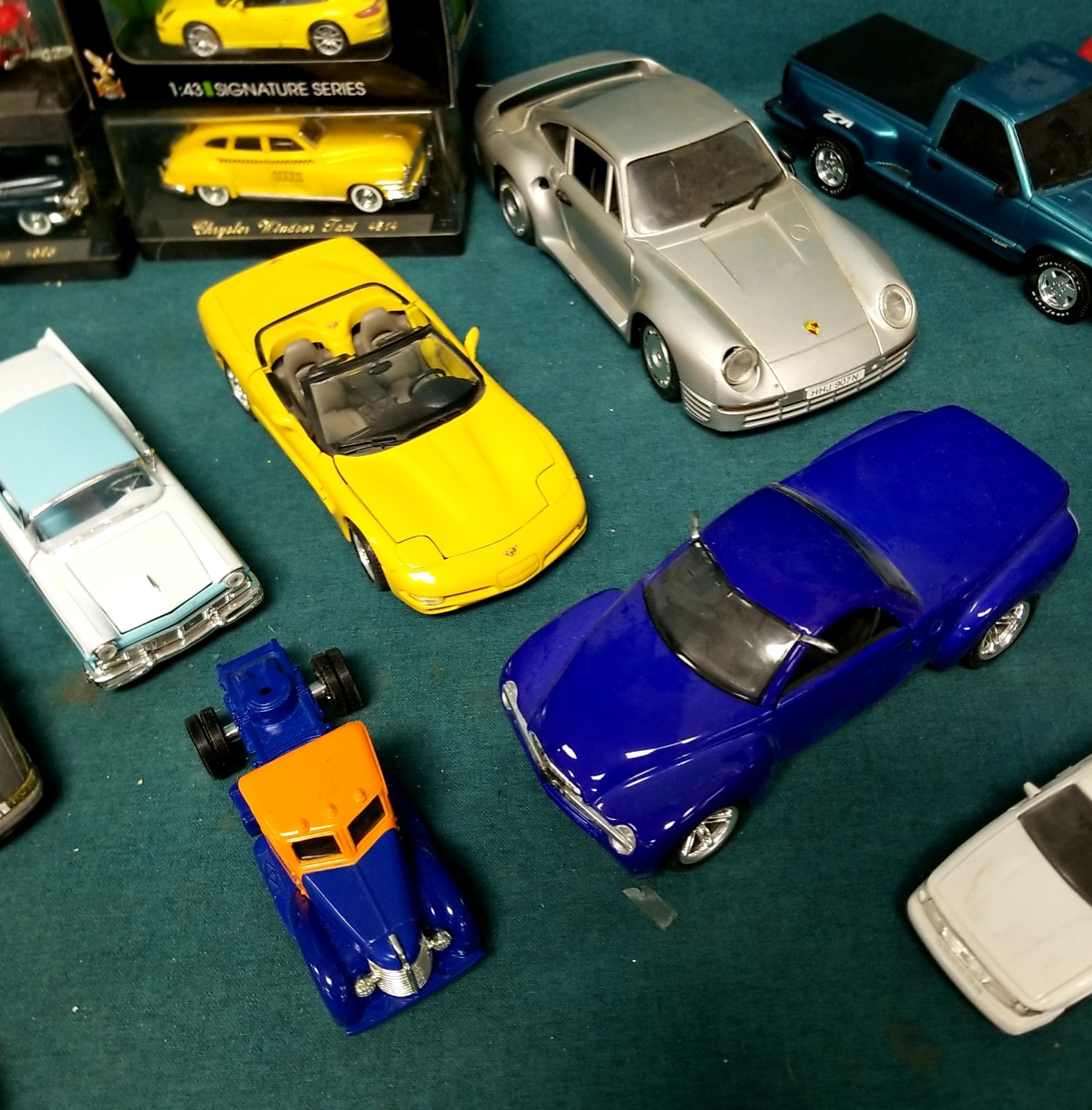 Mixed Size Huge Collectible Lot of Die cast Model Cars Muscle VTG Mix Condition