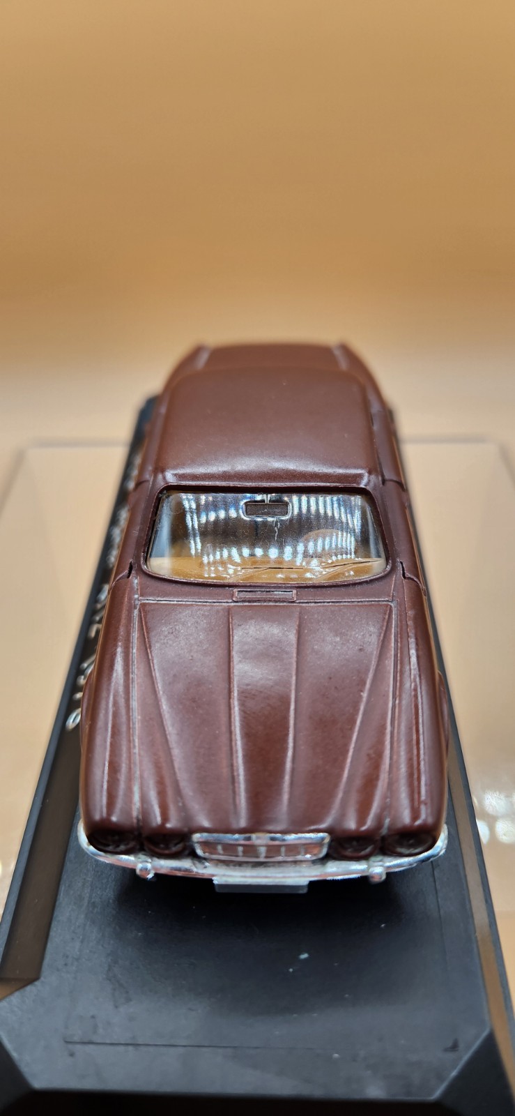 Jaguar XJ 12 Solido (France) 1/43 with stand and case