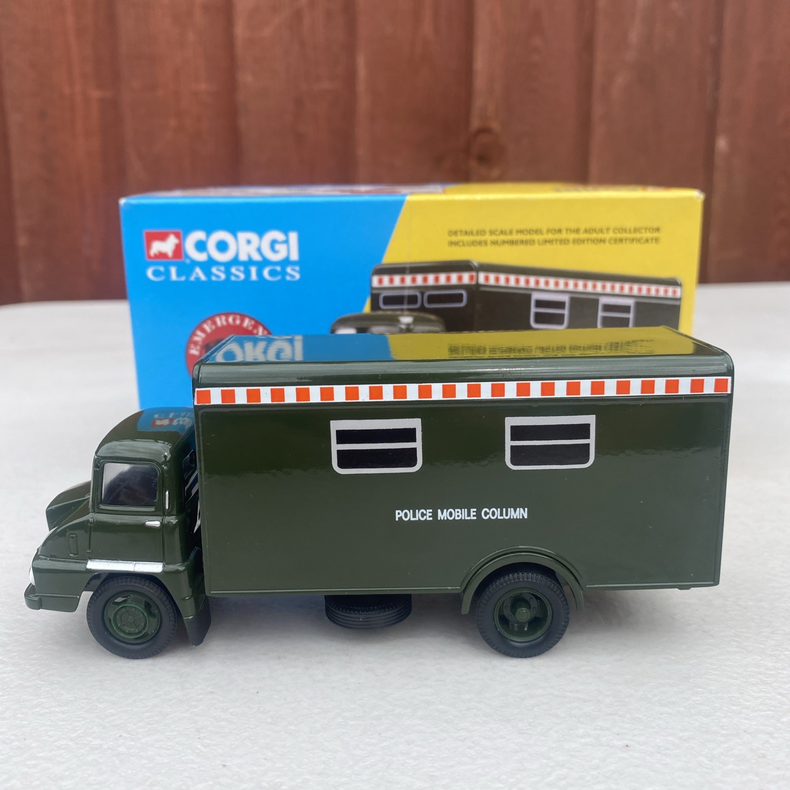 Corgi Classics 30307 Police Mobile Column Thames Trader Control Unit 1:50 Scale
