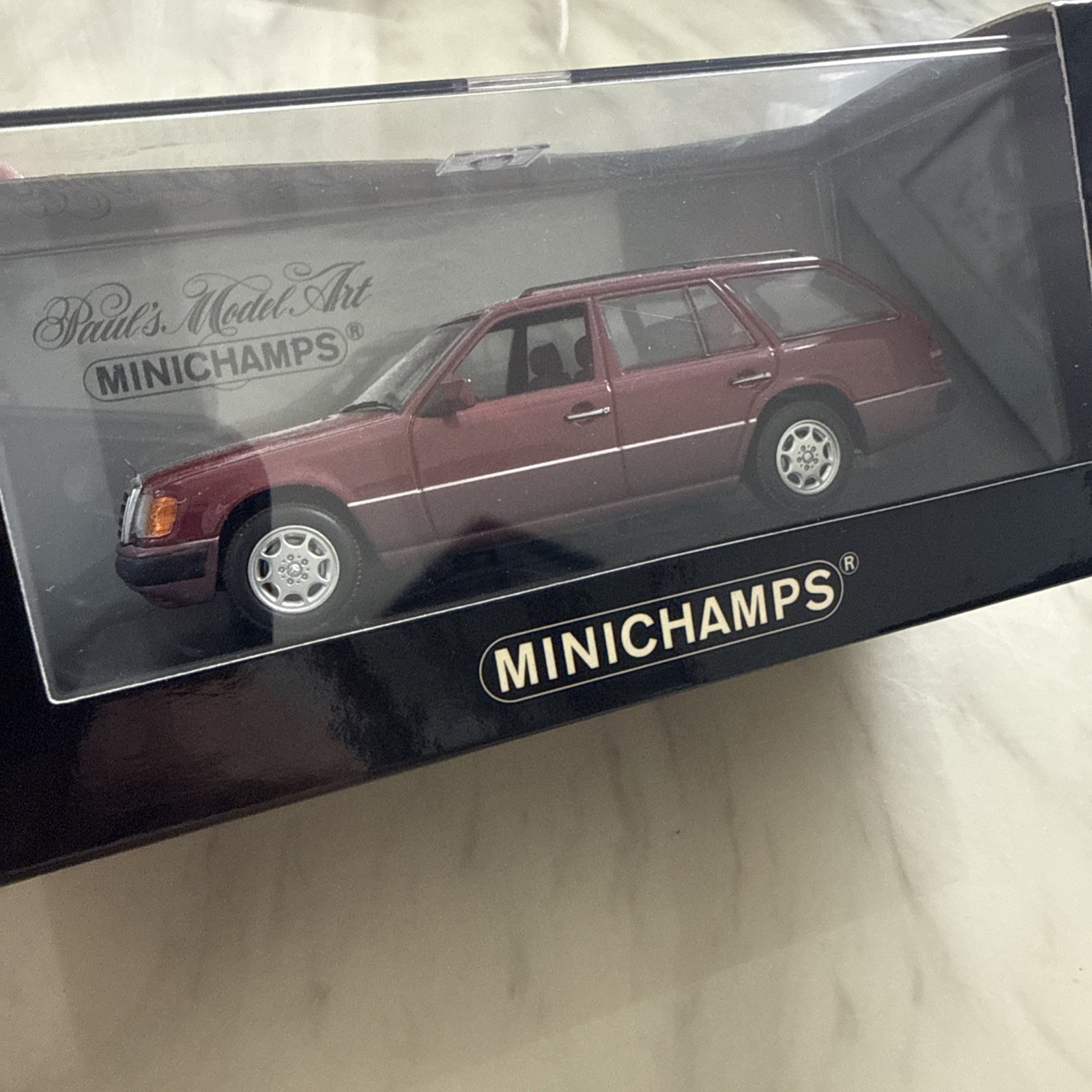 Mercedes-Benz E-Class (W124) 320 TE SW 1990 Red 1:43 Minichamps 430037010 (2)