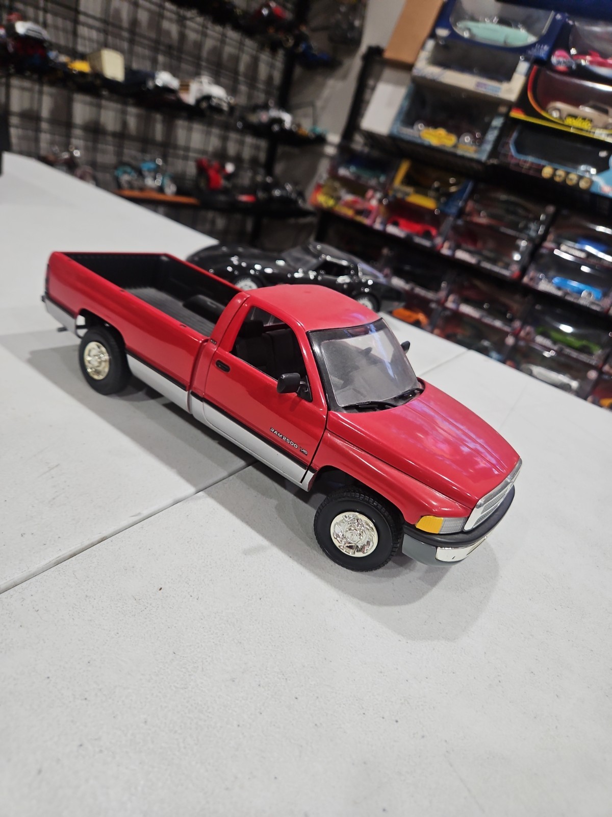 ERTL – 1995 DODGE RAM 2500 V-10 PICKUP TRUCK – 1/18 Diecast No Box