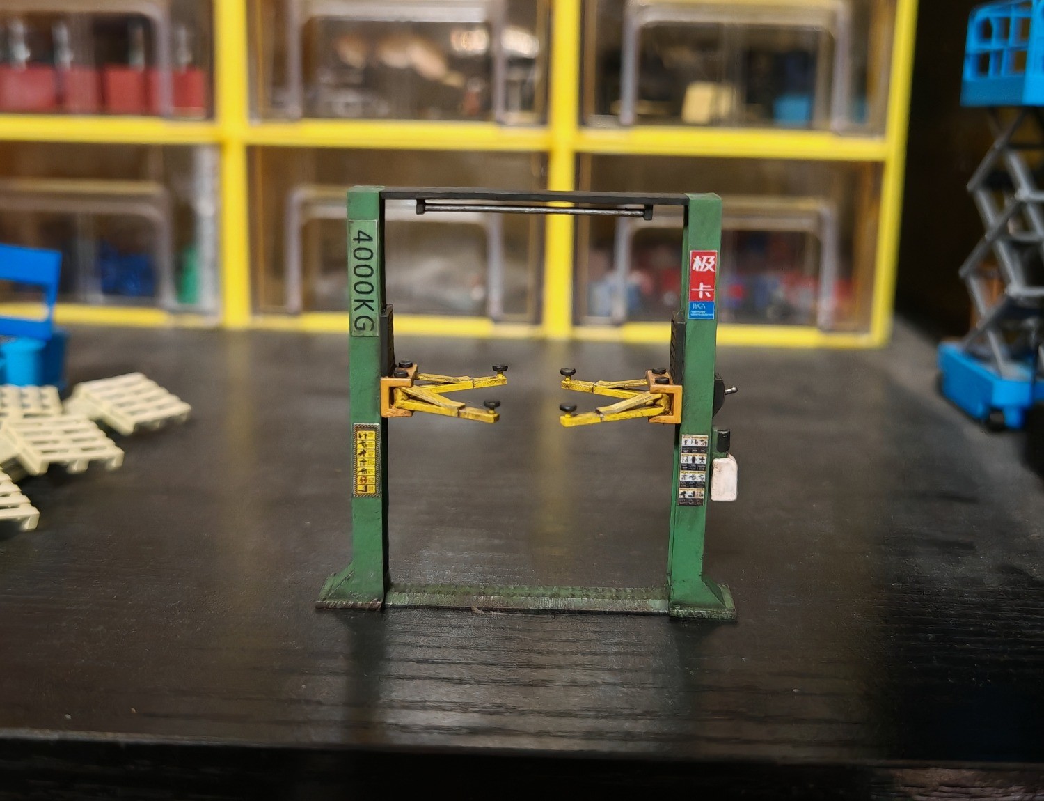 Diorama 1/64 Car Garage Lifter Model Repair Workshop Tools Scene Accessory Props