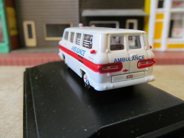 OXFORD DIECAST 1961 CHEVROLET Greenbrier Ambulance HO 87CG61002 NEW RELEASE