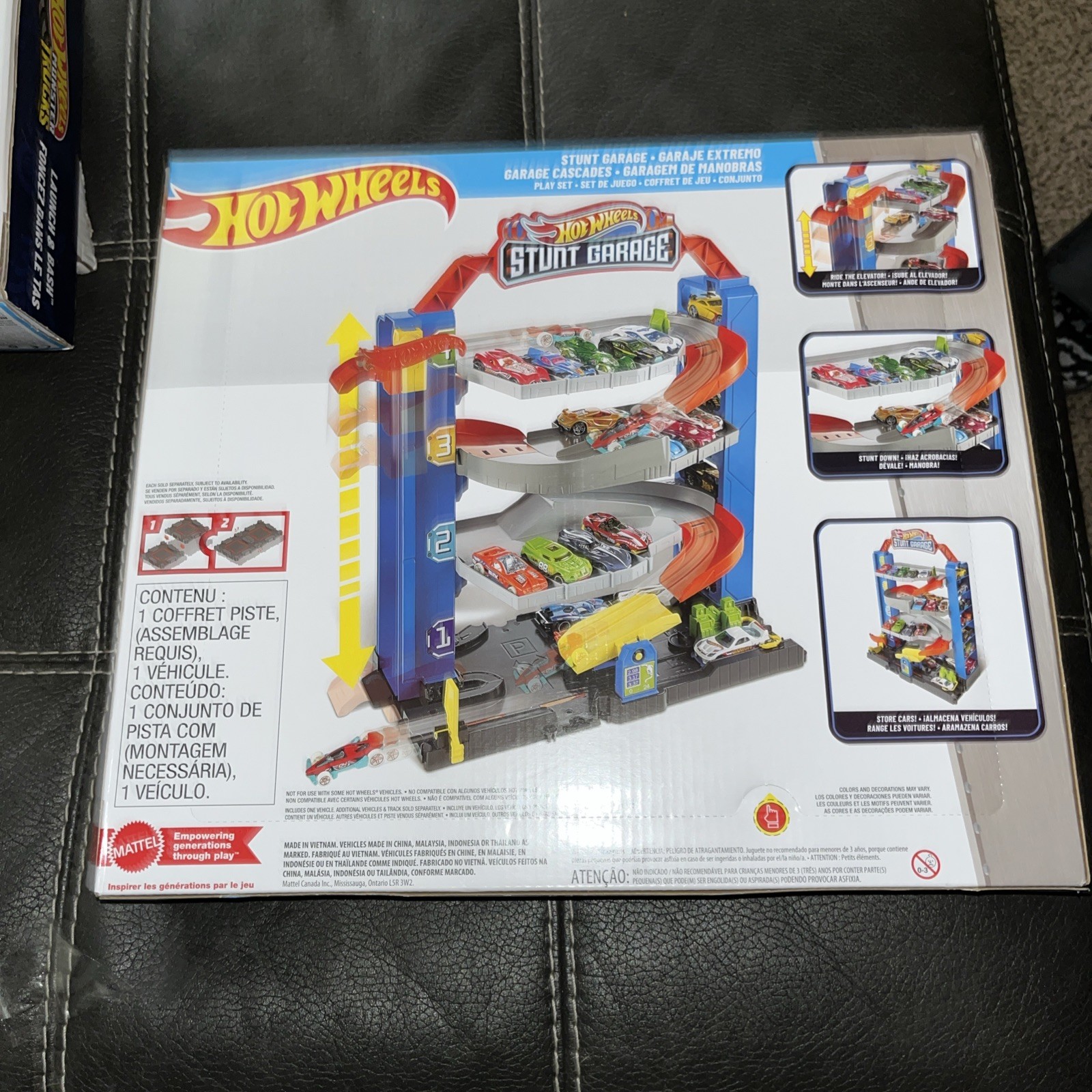 Hot Wheels City Stunt Garage Play Set Gift Idea for Ages 3 to 8 Years
