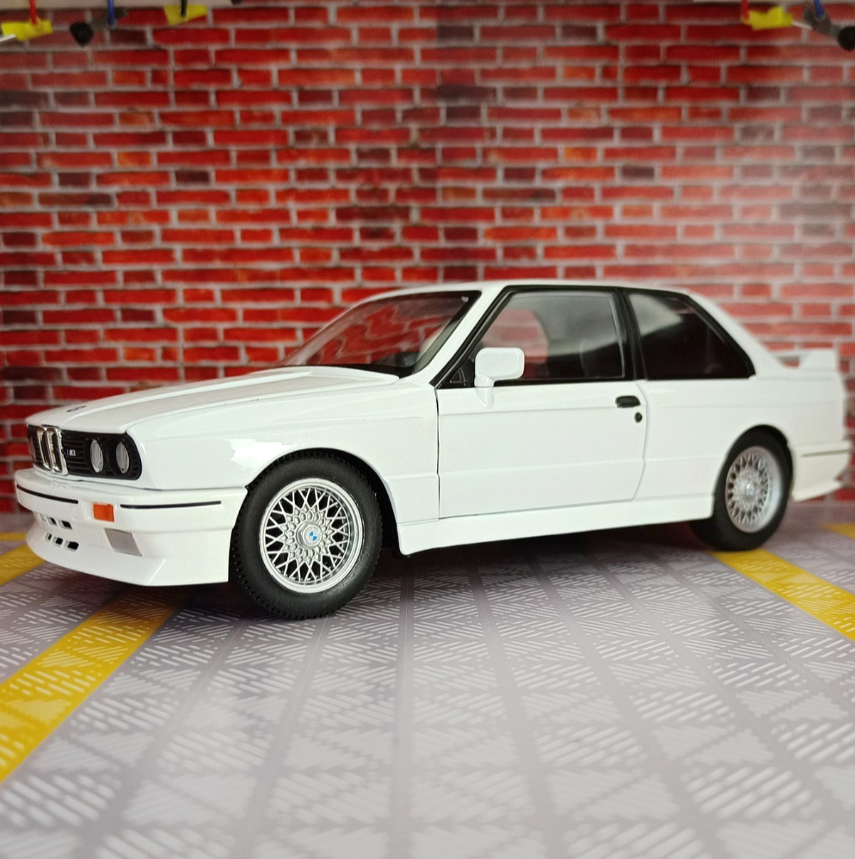 1:24 BMW M3 E30 1988 Mpower Alloy Diecast Sound & Light Car Model Toy Gift NEW