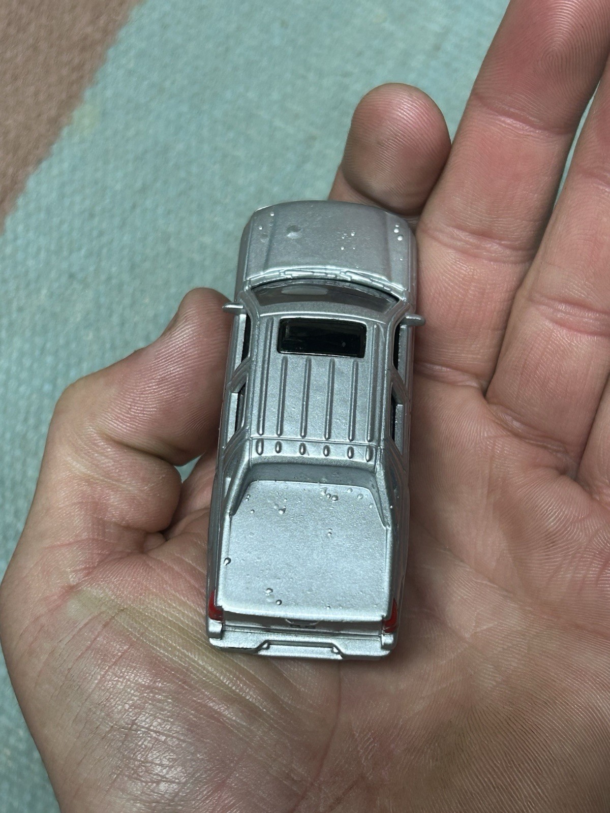 Jada Toys Dub City 2001 Chevy Avalanche Silver Black Red Flames 1:64