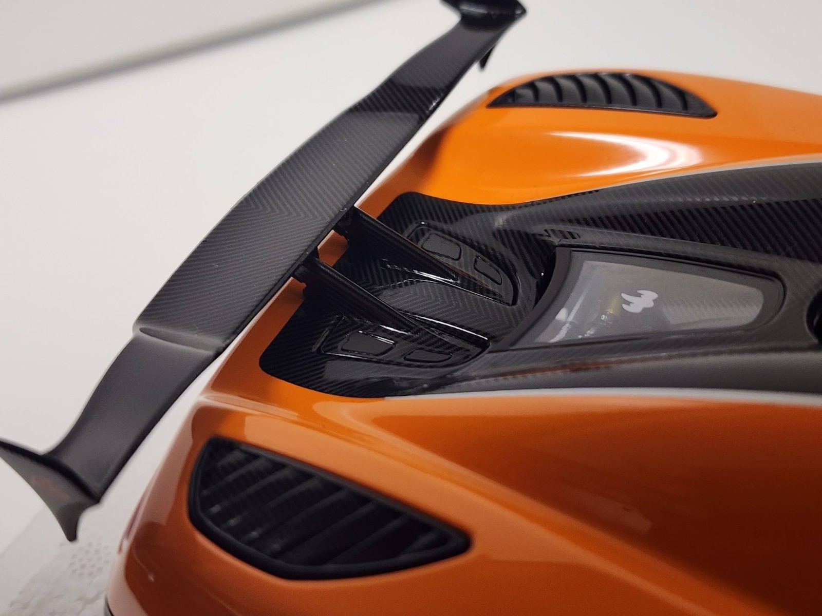 AUTOart: 1/18 autoart model car – Koenigsegg One 1 Agera RS, cone orange/black.