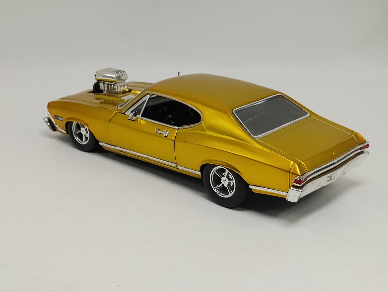 SunnySide 1:24 Scale Gold 1968 Chevy Chevelle SS 396 HARD TO FIND