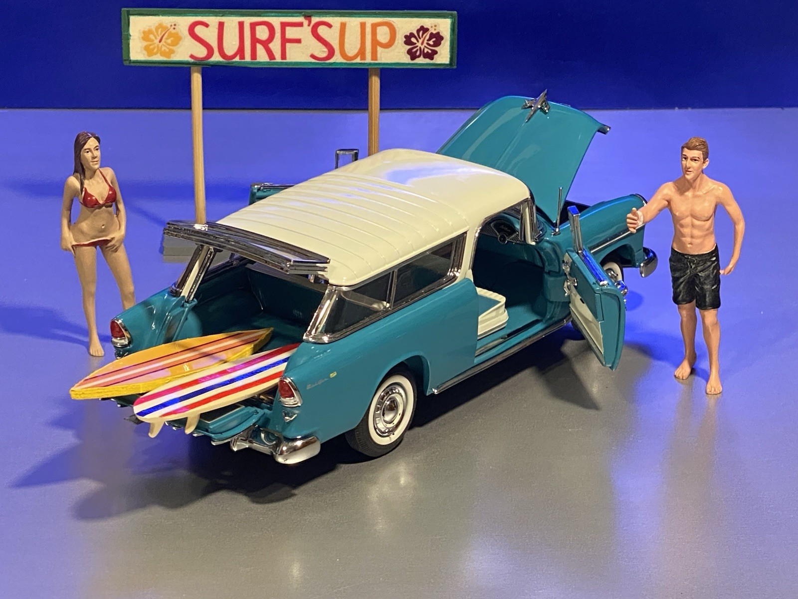 Danbury Mint 1955 Chevy Nomad / Boxed + Am. Diorama Surfer Jay & Bikini Girl Oct