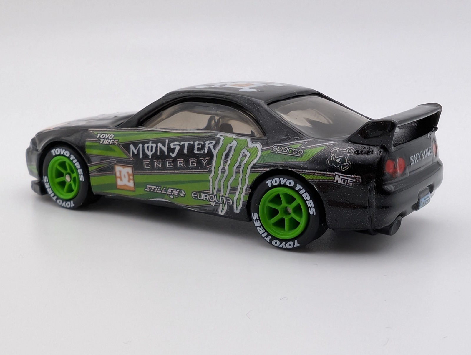 Hot Wheels CUSTOM Nissan Skyline GT-R R33 BCNR33 Monster Energy HOONIGAN Toyo