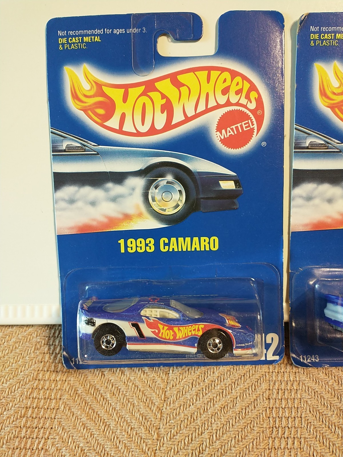 1991 Mattel Hot Wheels Die Cast Metal & Plastic Set Of 2 1993 Camaro #242