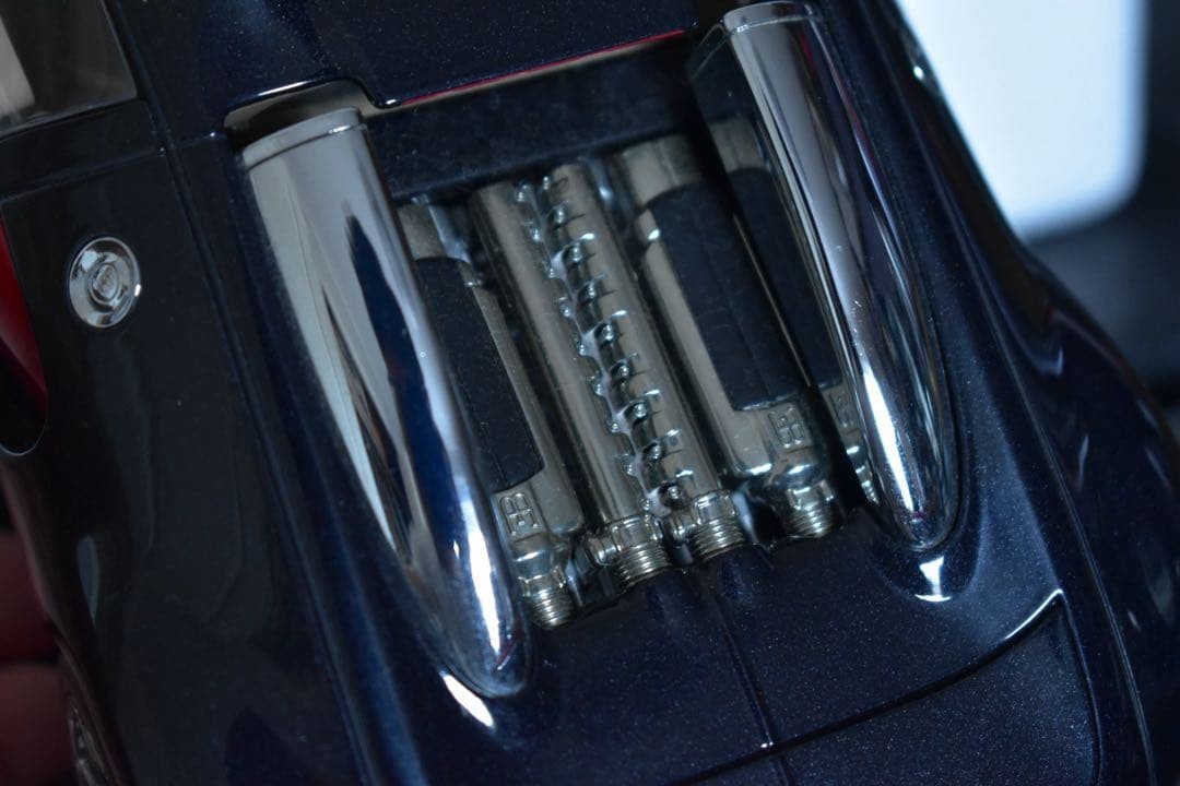 AUTOart 1/18 Bugatti Veyron EB 16.4 Full Detail Movable Rear Wing Diecast Mint