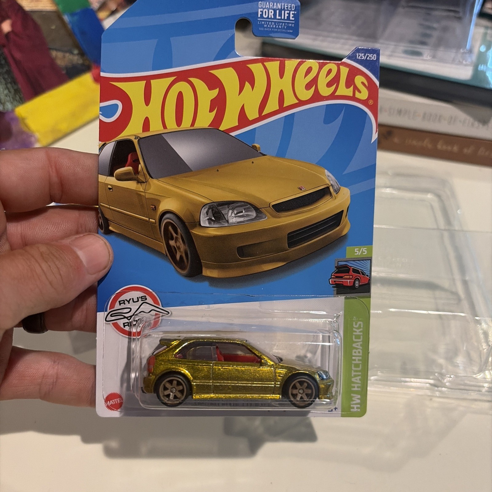 Hotwheels 2022 Super Treasure Hunt ’99 Honda Civic Type R (EK9) plus regular.