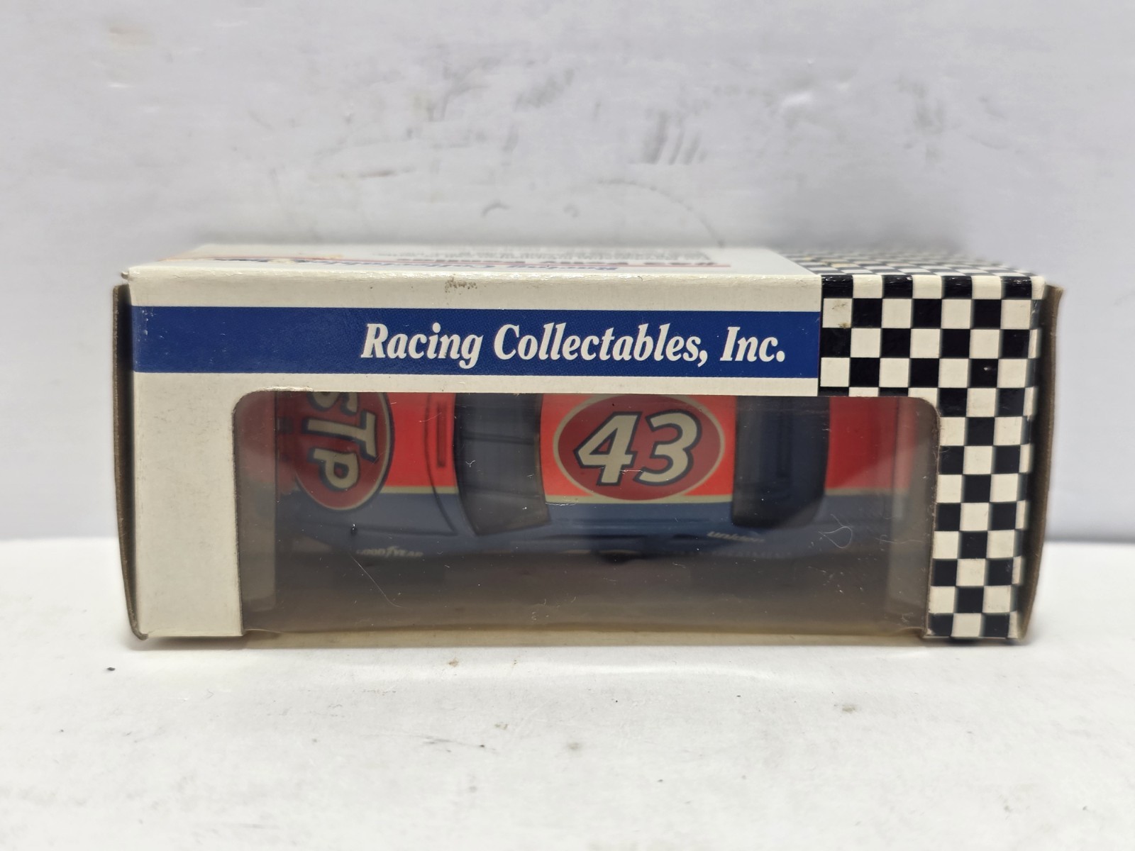 #43 Richard Petty 1991 STP Pontiac Grand Prix Racing Collectibles Revell 1/64