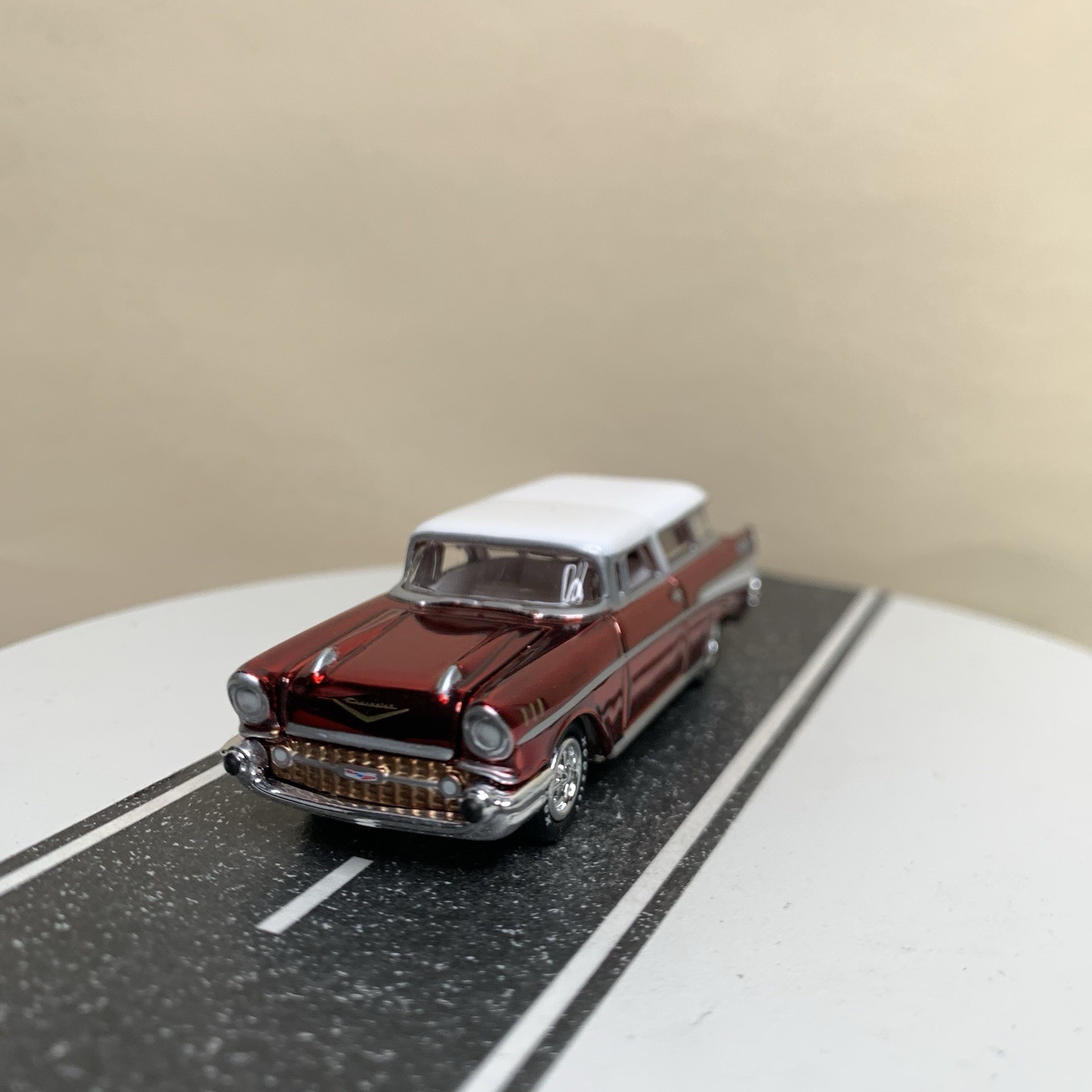 2002 Johnny Lightning Holiday Classics 1957 Chevy Nomad Wagon Red Chrome 1:64 NM