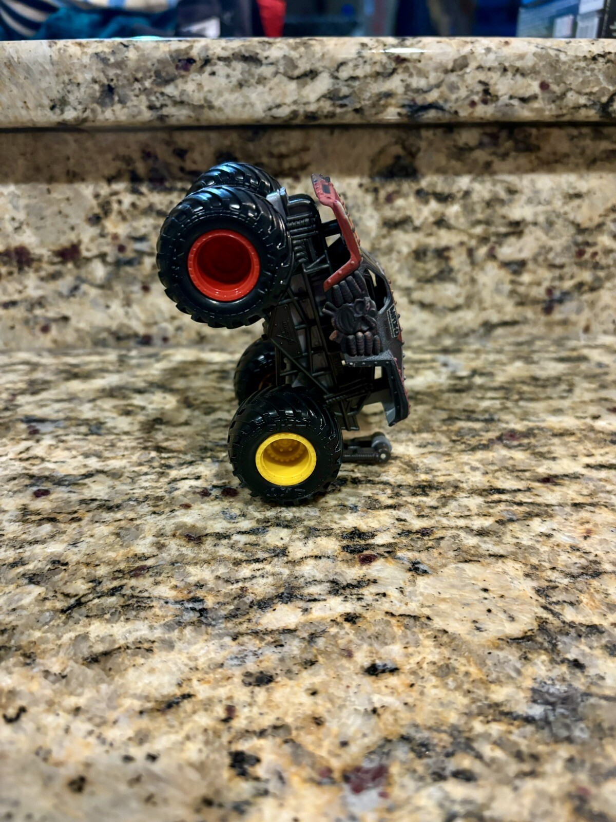 Spin Master Monster Jam MAX D WRECKLESS WHEELIE Truck New 1:64