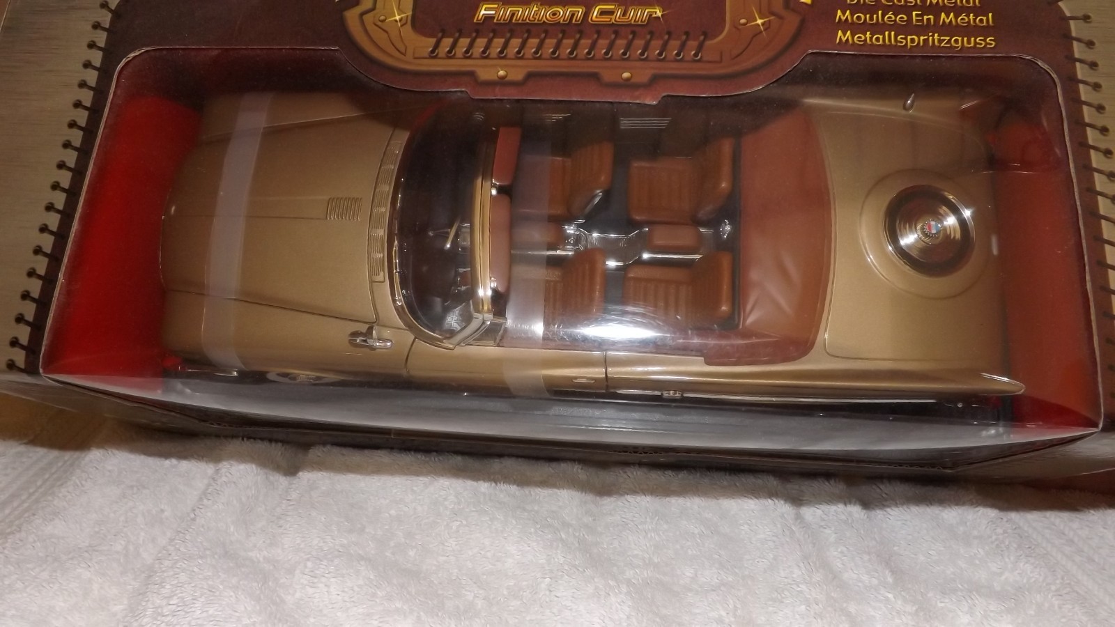 Road Signature 1/18 Chrysler 300 F 1961 Bronze Leather seats Diecast Car NIB