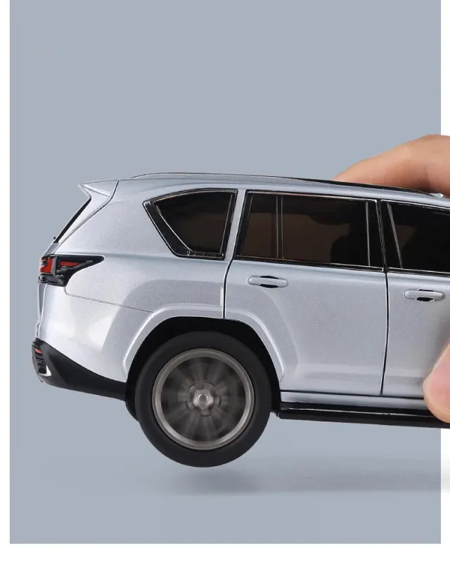 1:24 Lexus LX600 SUV Alloy Diecast Car Model Sound Light Kid’s Toy Collectibles