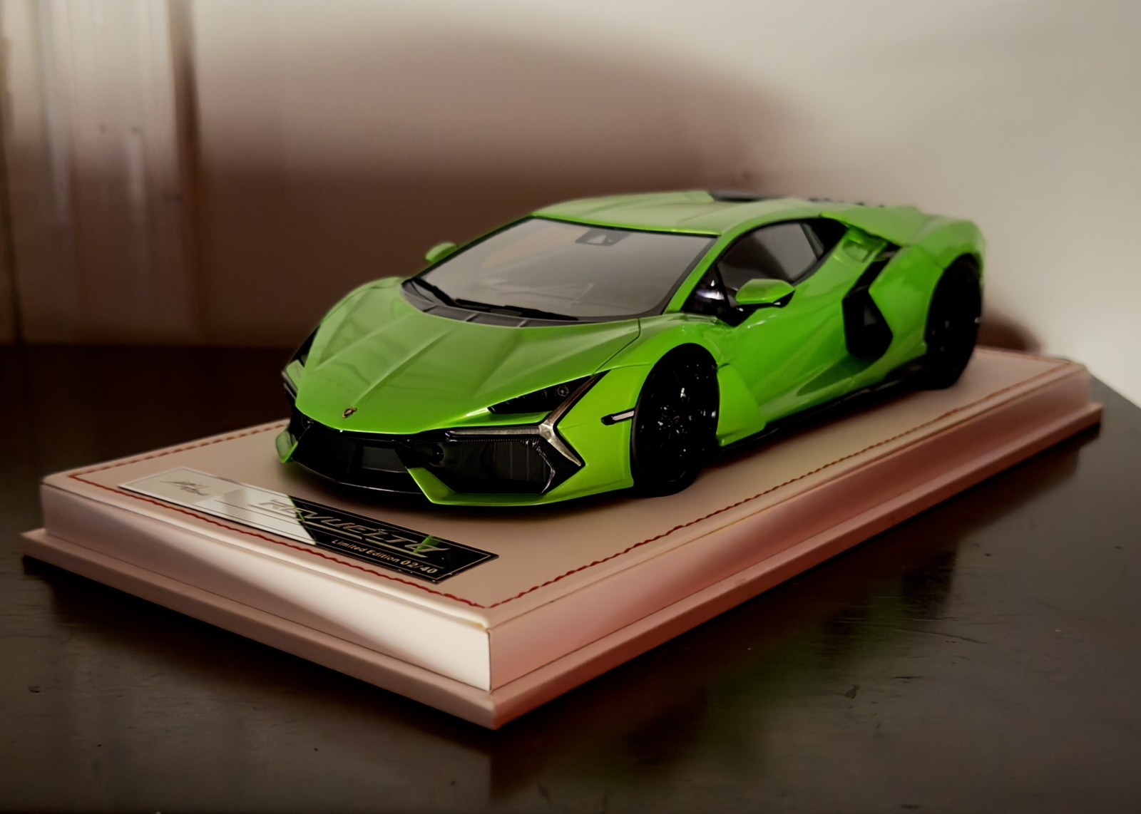 1/18 Ivy Models Lamborghini Revuelto in Green Leather Base 40 pcs