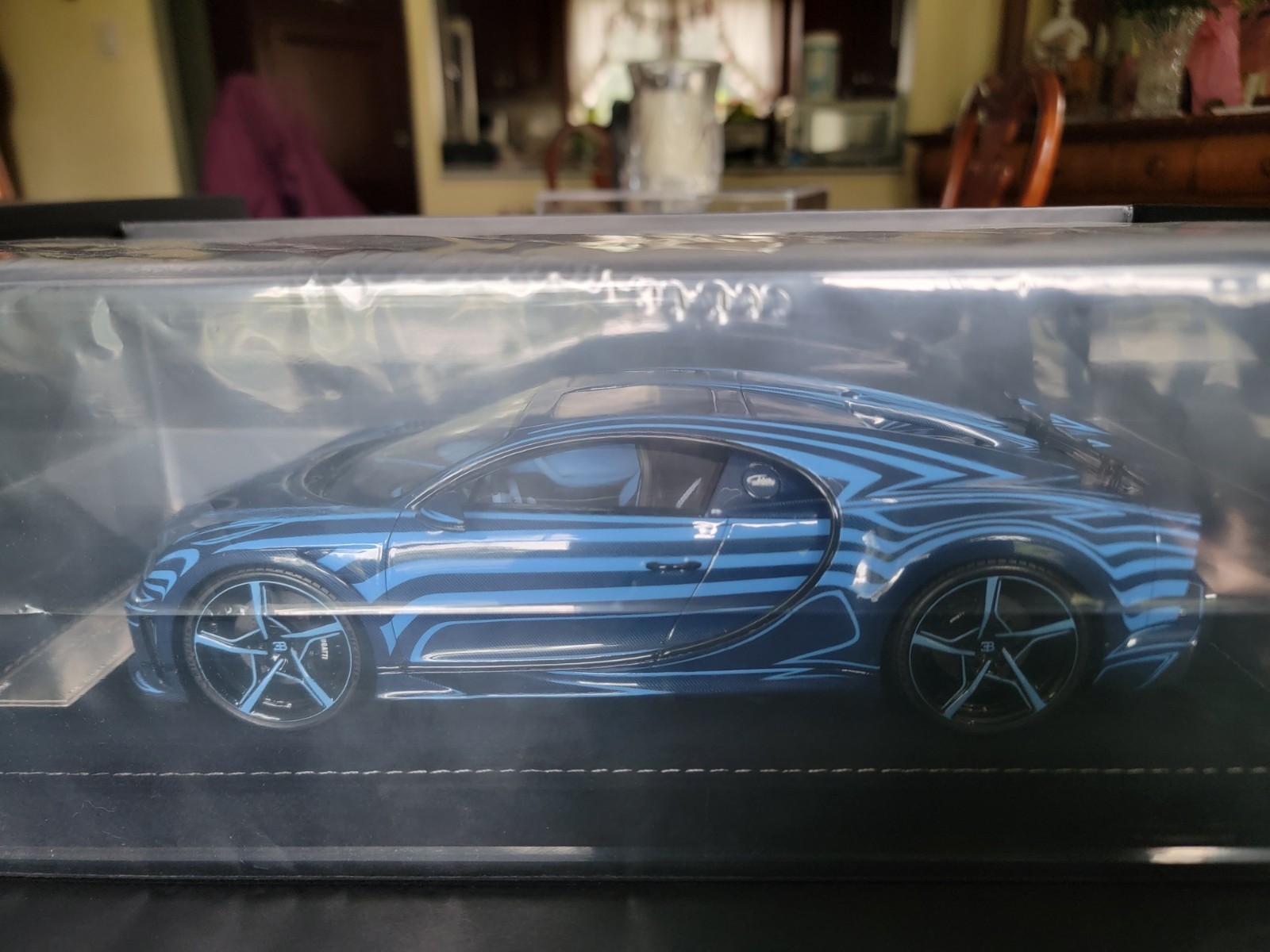 1/18 HH Bugatti Chiron Super Sport (Coup de Foudre) – New In Box