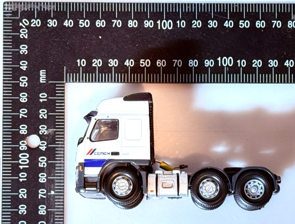CORGI VOLVO FM TRACTOR UNIT MODEL ONLY CEMEX 1:50 SCALE CC13518
