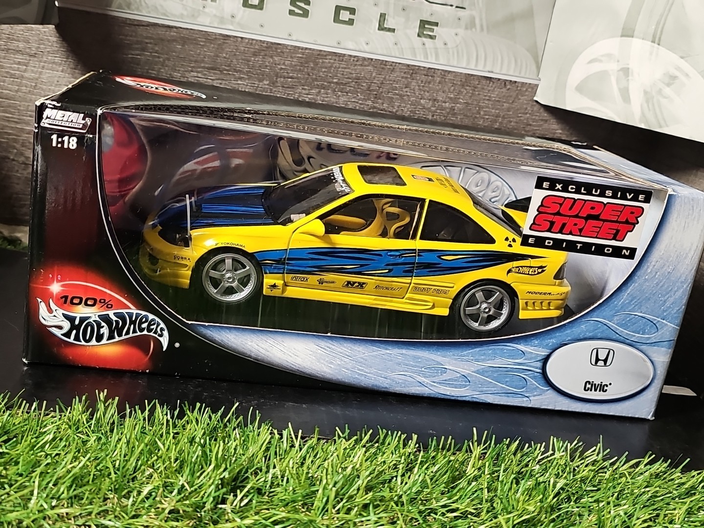 Hot Wheels Super Street 2005 Honda Civic Sema Awards Banquet 1:18 Scale Diecast