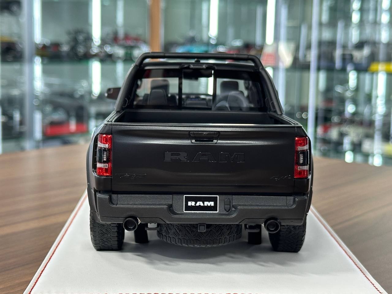 Dodge Ram TRX 1500 by Diamand Matte Black -Ltd 40 pcs Collector Car[1:18 Resin]