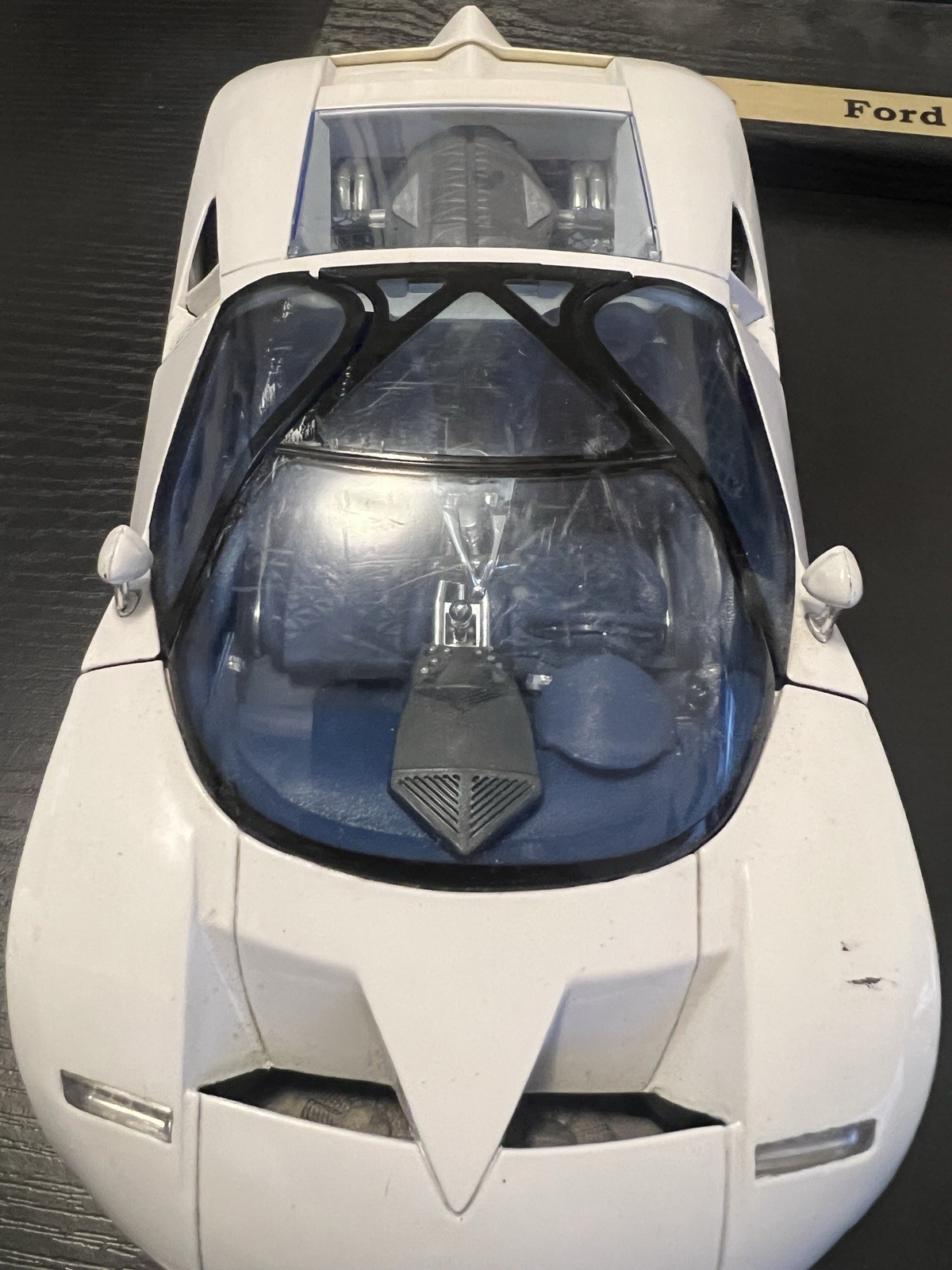 Maisto FORD GT90 Special Edition Diecast Model Car White 1:18 Scale With Stand