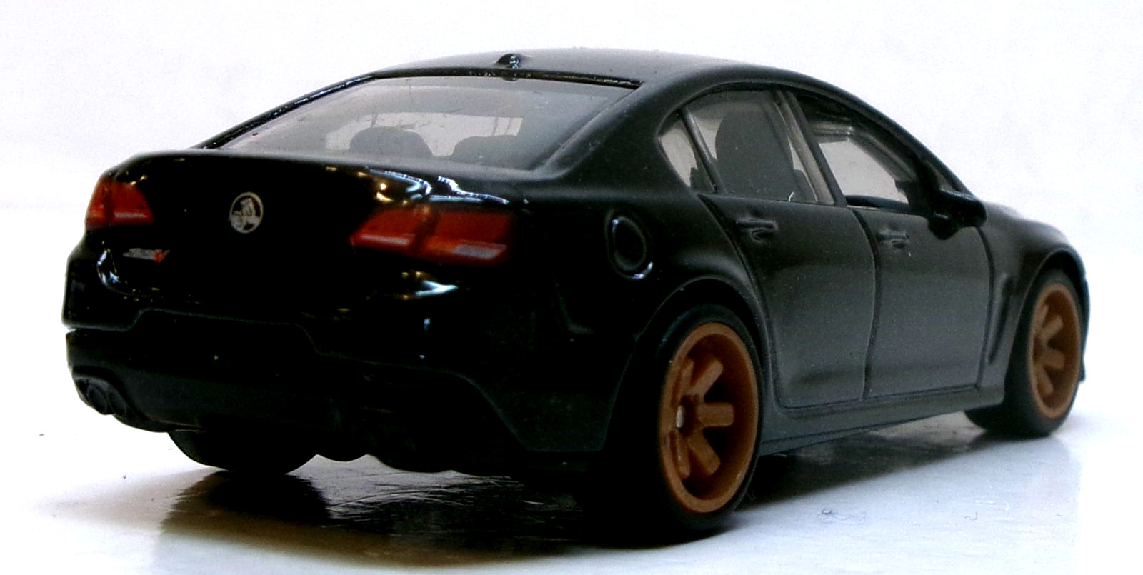 LOOSE 2025 MATCHBOX 1:64 BLACK HOLDEN VF COMMODORE SSV WHEEL SWAP REAL RIDERS