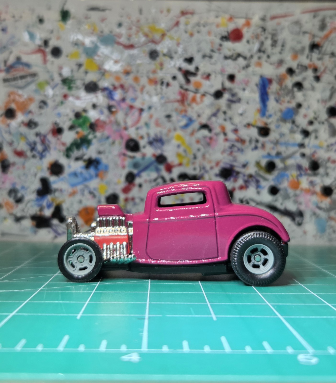 Hot Wheels ’32 Ford Hot Rod Pink/Magenta Custom Real Riders